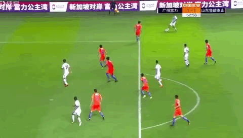 第59分钟,替补出场的崔鹏一脚过顶挑传,金敬道得球挑射破门.
