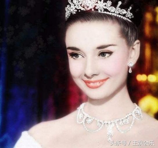 唐嫣戴皇冠最女神,马苏完全认不出,baby戴着最好看