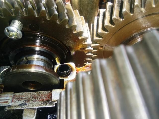 8a发动机正时记号图片,丰田8A发动机正时图 由于能够通过发动机运转情况更加精准的控制点火时间,所以很大程度上