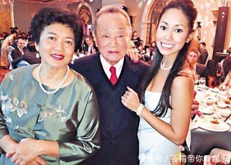 郭鹤年与原配谢碧蓉生有二子三女,与何宝莲则生有一子二女.