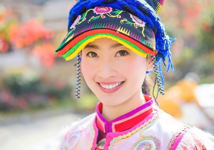中国羌族美女