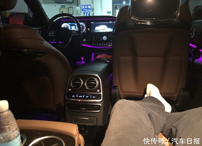 花了168万落地辆奔驰迈巴赫s450,坐在后排时,车主说出