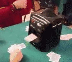 6:昨天晚上去玩,看上一个帅哥,可是不知道怎么勾搭,突然我闺蜜秒懂,跑