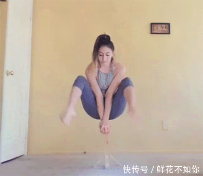 爆笑gif动图:姐妹儿要洗澡,你们谁也拦不住我