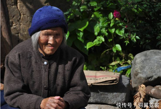 奶奶去世当天,孙女拉着尸体的手感觉不对,吓的慌忙逃离