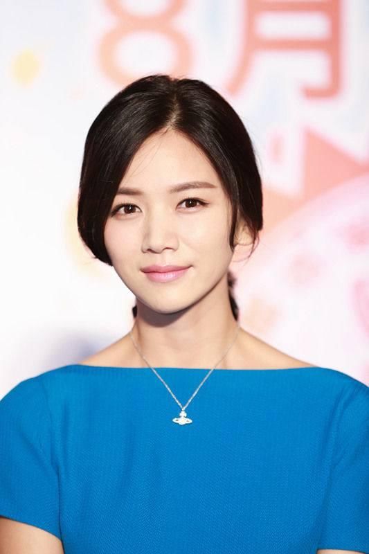 两人都因《野鸭子》受关注,女主名气大不如前,女二却红成一线