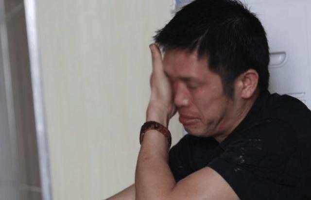 梦境中的哀伤与追寻，解析梦见死去的爸爸在棺材里的棺材追我