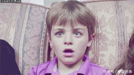 搞笑gif:司机大哥真不容易啊,出门来不及吃饭还要在车