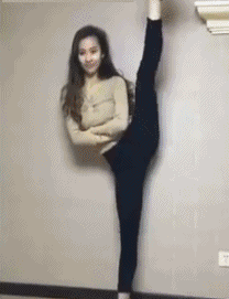 妹子,你是在cos挂钟吗?