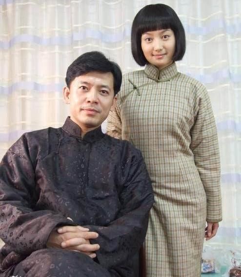 出生军人家庭,国家一级演员,与妻子相守二十四年,儿女