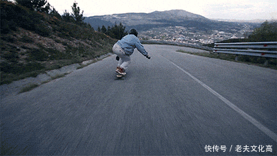 搞笑gif:好好走你的猫步,非要显摆你的风姿!