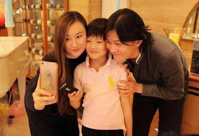 杨志刚基因强大!儿子眼睛鼻子嘴巴都像他,网友:招风耳