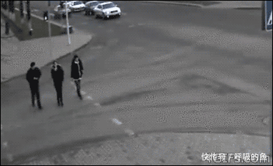搞笑gif:妹子买这么多瓜,你的肚子装得下吗-北京时间