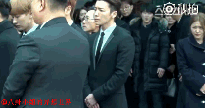金钟铉出殡,允儿泰妍哭到崩溃而她却忙着抢镜头