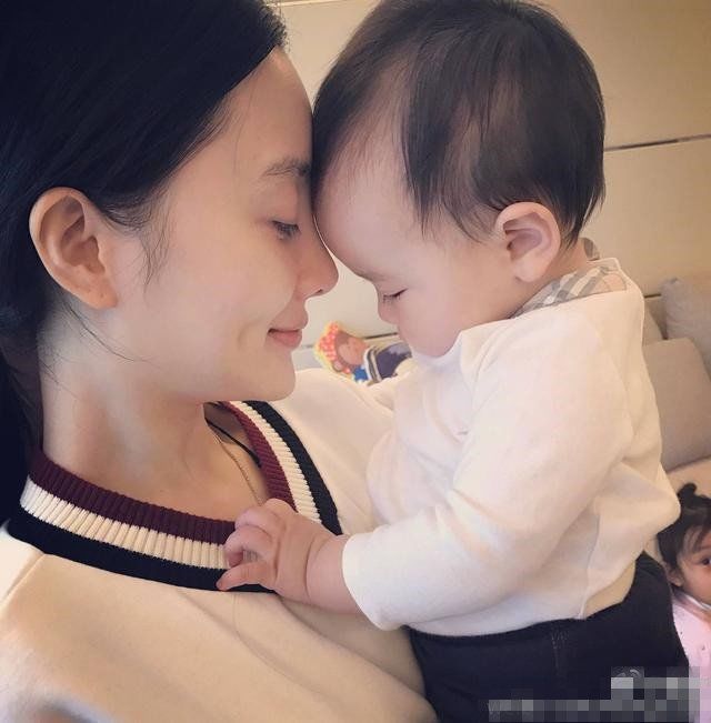 李小璐已怀二胎三个月!却遭网友劝其离婚!