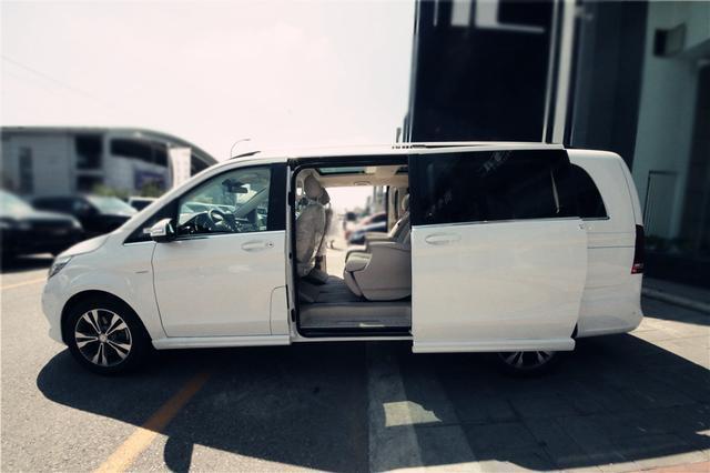 福建奔驰v2607座商务车 白色外观 唯雅诺替代车型