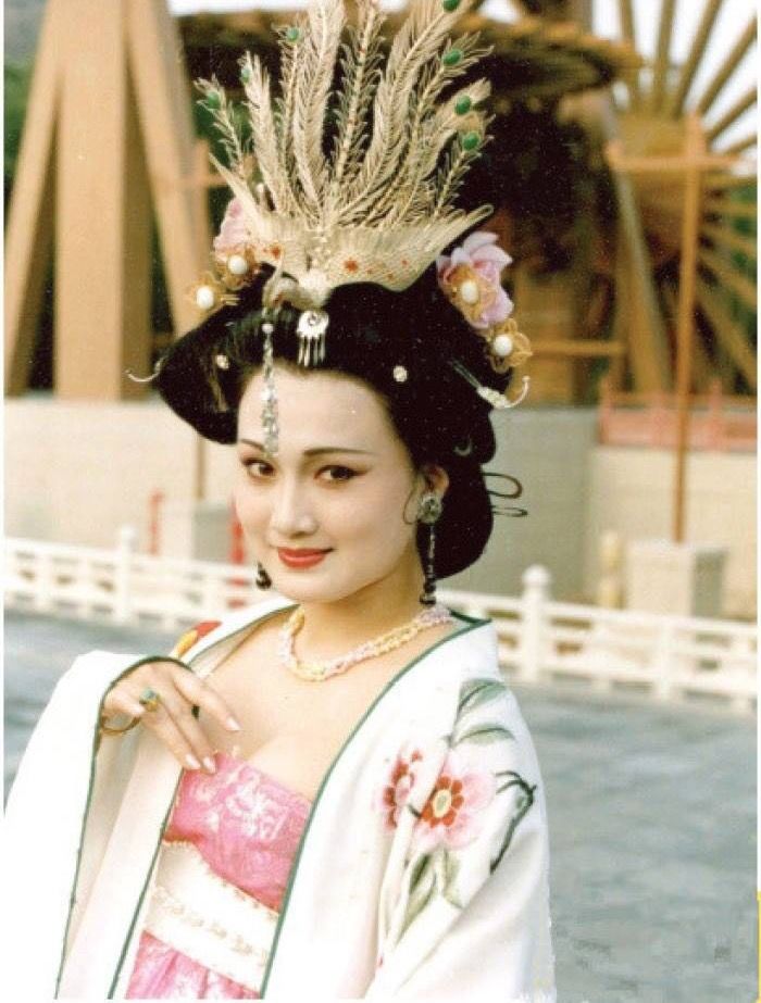 敬业的演员林芳兵,为了演杨贵妃增肥,家庭幸福,儿子是