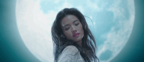 西游降魔篇中,对段小姐的身份解释是:驱魔人段小姐,身手敏捷,武艺高强