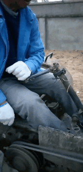 搞笑gif:妹子,裤子从哪买的,被老板坑了吧