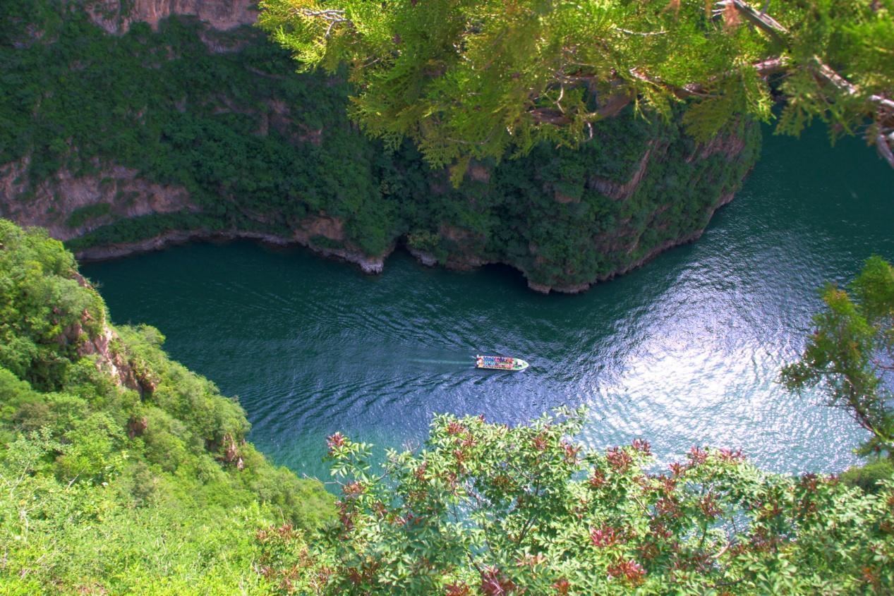 风光迤逦的龙庆峡景区(位于延庆世界地质公园龙庆峡园区) 9月8日至9