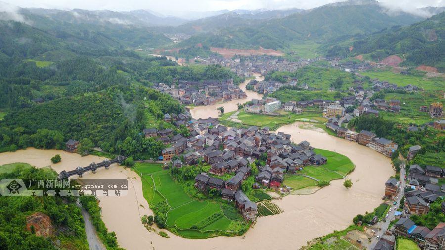 三江遭遇洪涝灾害 程阳八寨景区封闭游客被疏散