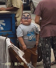 ▼2.熊孩子简直就是个戏精呀,这小表情不当演员可惜了!