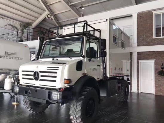 17乌尼莫克u4000越野房车 奢华移动城堡