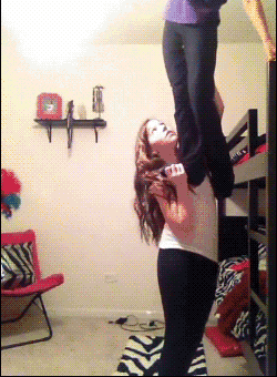 爆笑gif:女司机生怕别人认不出他是新手来