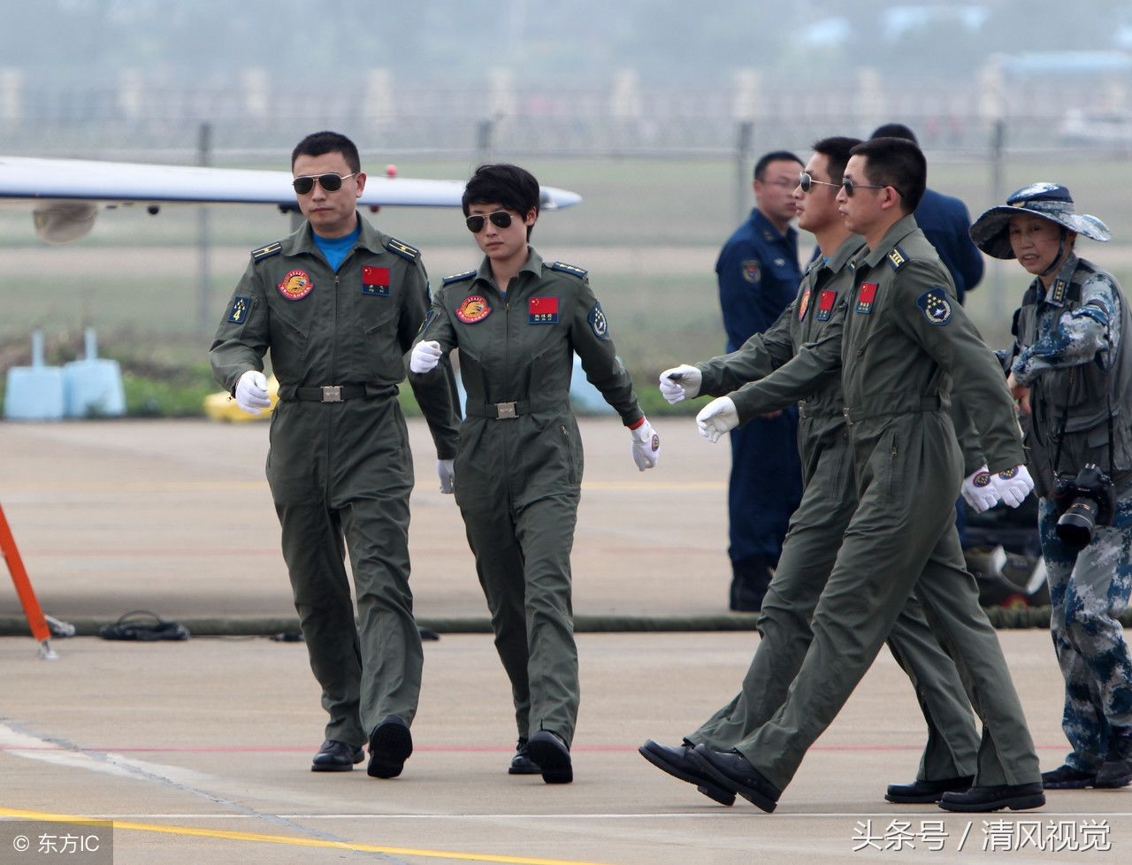 捍卫祖国海空:中国搏击蓝天的"女飞"飒爽英姿,画面太美