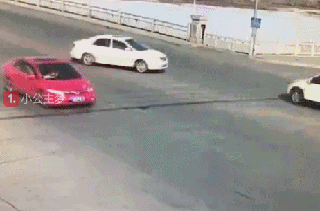 搞笑gif图:还想套路本姑娘,老娘早就看透你的把戏了