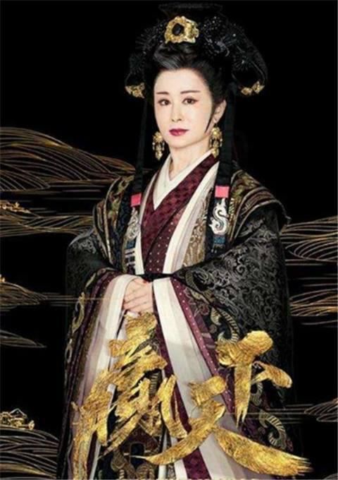 在剧中,潘迎紫饰演的是嬴政的祖母华阳太后,由于潘迎紫容貌太过于