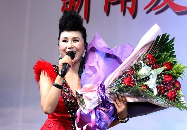 军旅歌手起诉《套马杆》原唱,俩"乌兰托娅"打起来了,你晕了不