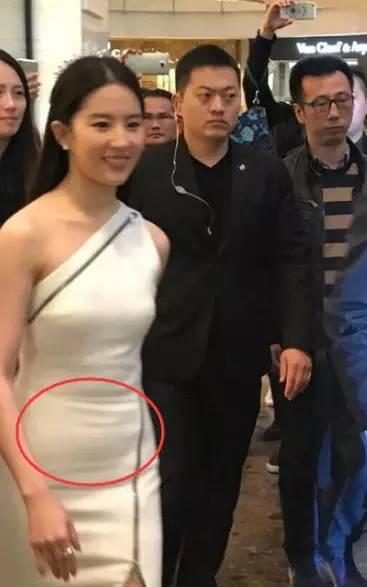 很多网友都说:刘亦菲是不是怀孕了!
