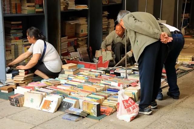 潘家园旧货市场旧书摊位