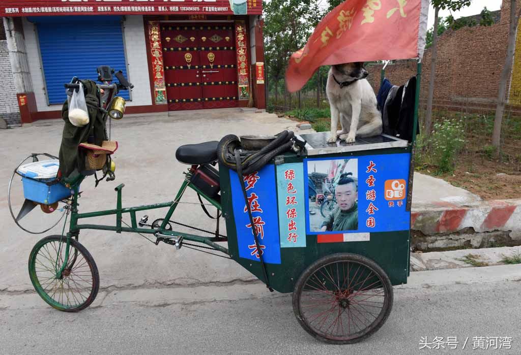 小伙自制三轮车 骑行云南低碳环保