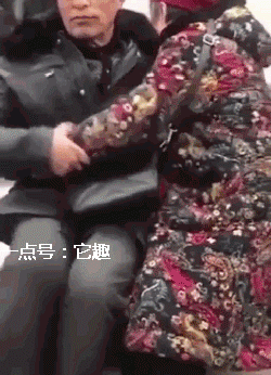 搞笑gif:完了,这下所有人都知道我娶了个恐龙!