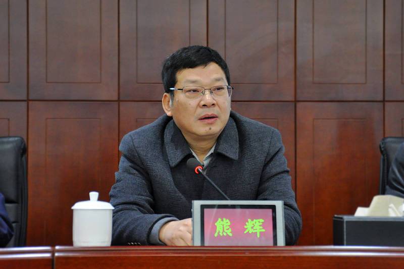 副区长熊辉作报告 会上,鼎城区政府副区长熊辉作春运动员暨道路交通