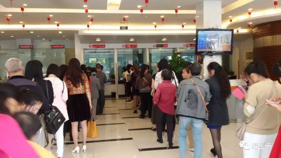前方高能预警 建设银行九江路支行让你领略下高科技 无人银行!来了!