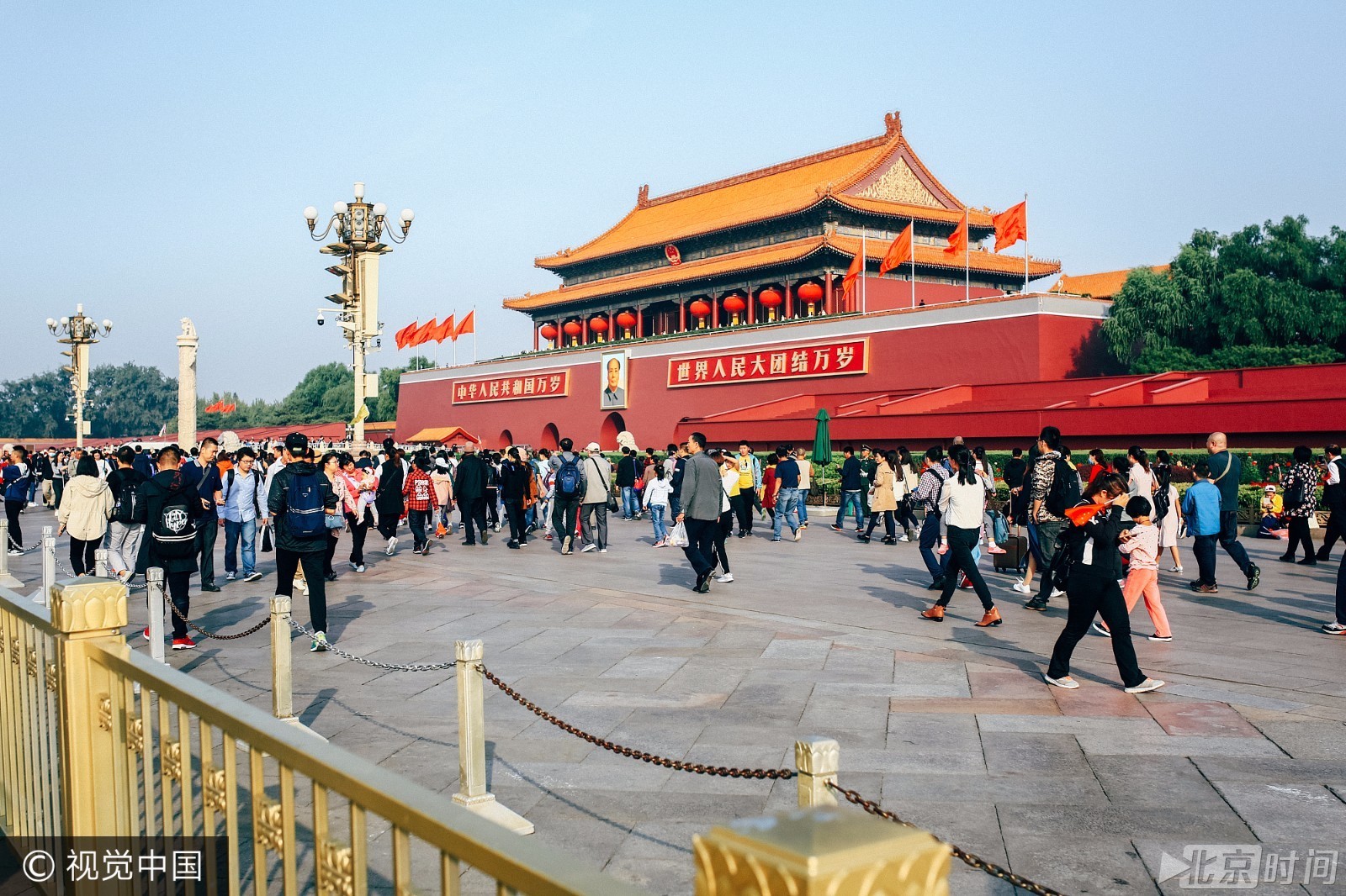 国庆假期游人多 天安门广场人山人海