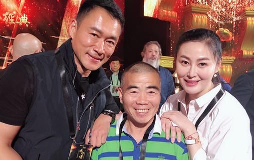 水浒剧组二十年后相聚,这些照片可以看出丁海峰和王思懿关系