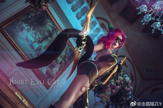 王者荣耀:女玩家cos"阿珂"暗夜猫娘,网友:真人比皮肤好看!