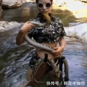 爆笑gif动图:姑娘笑的好甜,我真的被迷住了