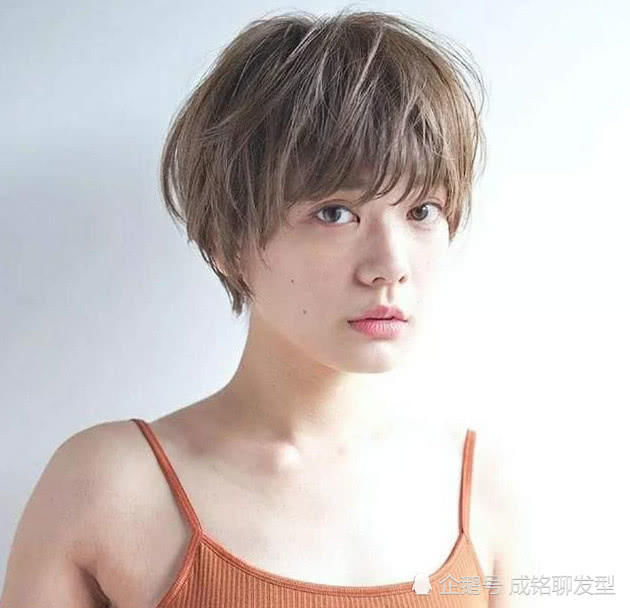 脸长高又个的女生适合剪短发吗?