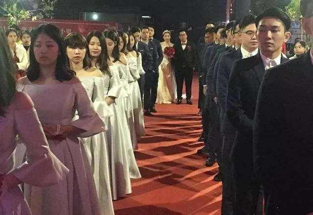 粤西土豪婚礼,豪车扎堆,现场犹如宫殿