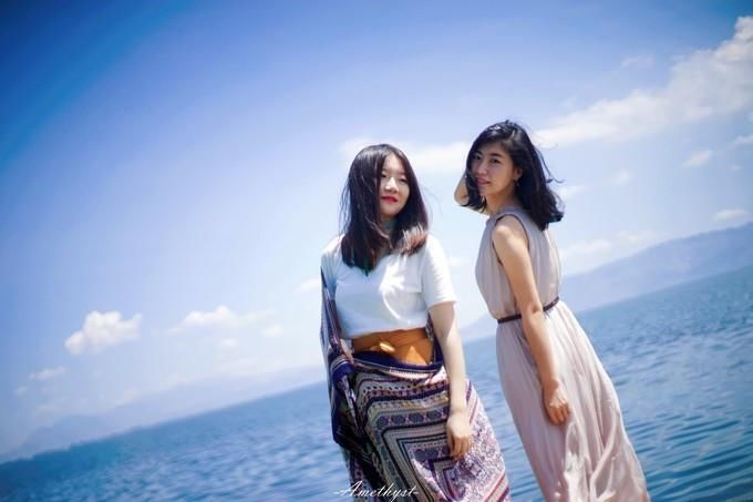 下面是双人show~闺蜜合照可以多来一些活泼的互动,表情和抓拍都很