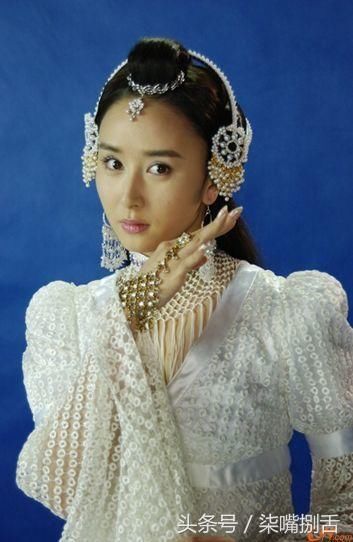 戴手链的古装女子:赵丽颖蒋勤勤刘洋,谁最好看?