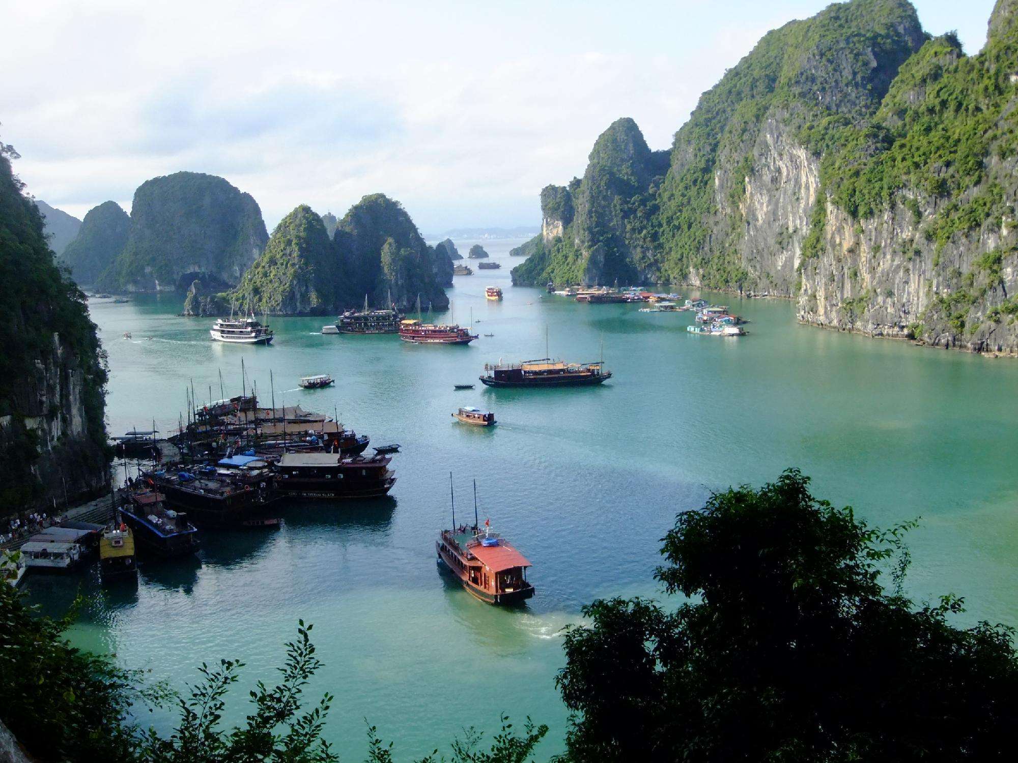 越南风情船上览,桂林山水海上游
