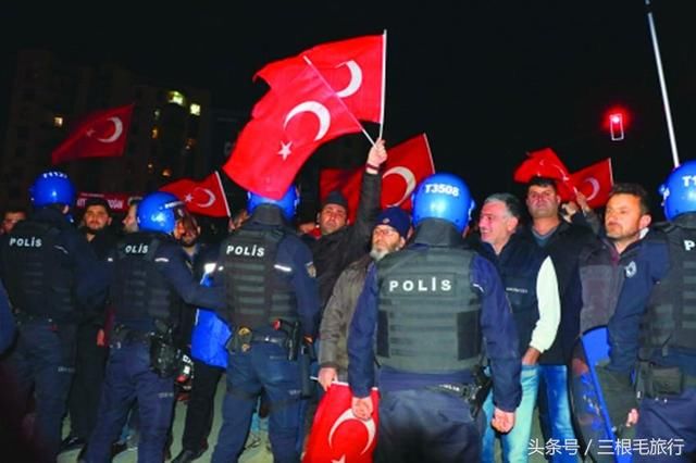 撞衫不可怕,可怕的是撞国旗,这两国因国旗神似,大使馆