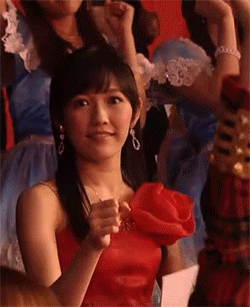 看样姑娘对我有点意思,不然怎么会是这种表情