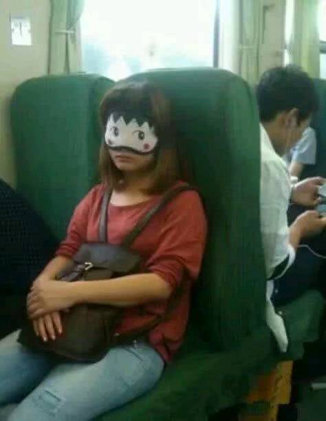 搞笑gif:爱健身的妹子身材就是不错,看看这a4腰,不服不行